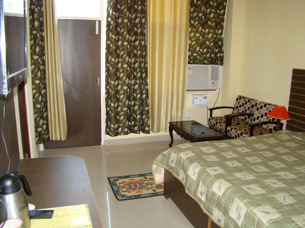 Munish Resorts Mandi Room photo